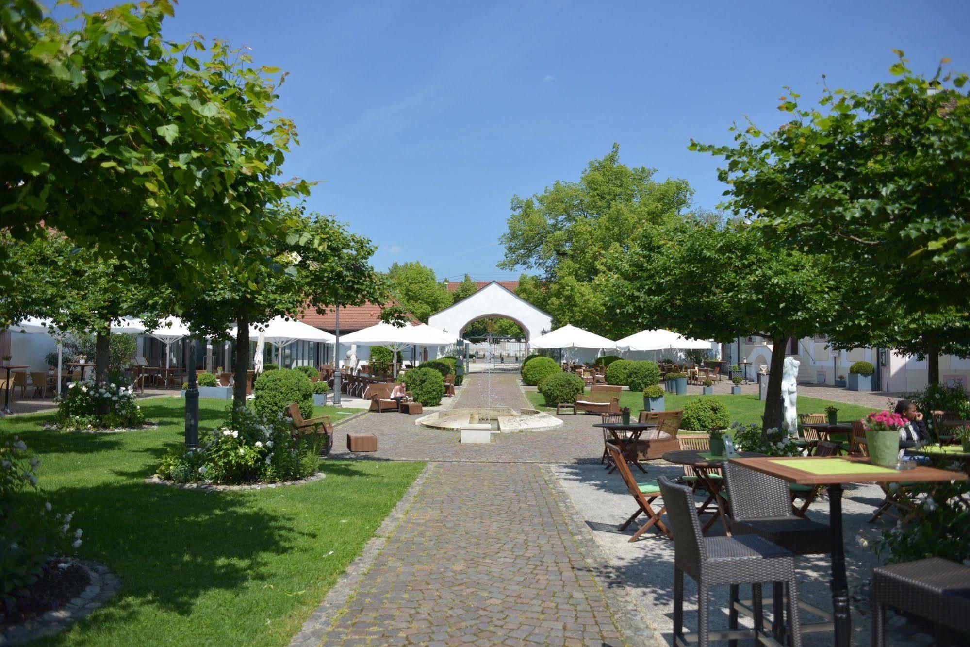 Schloss Reinach Freiburg im Breisgau Exterior photo